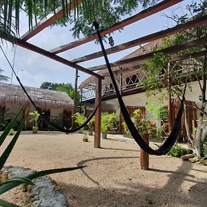 https://cedro-rojo.quintano-roohotels.com